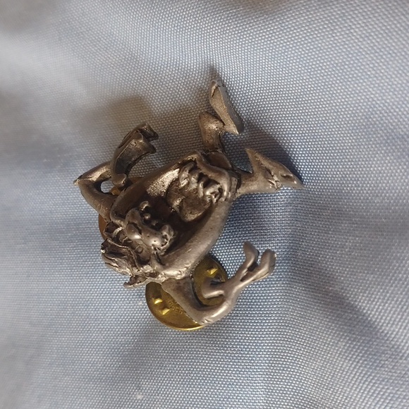 Silver Tazmanian DevilCharacter Pin - Picture 4 of 5